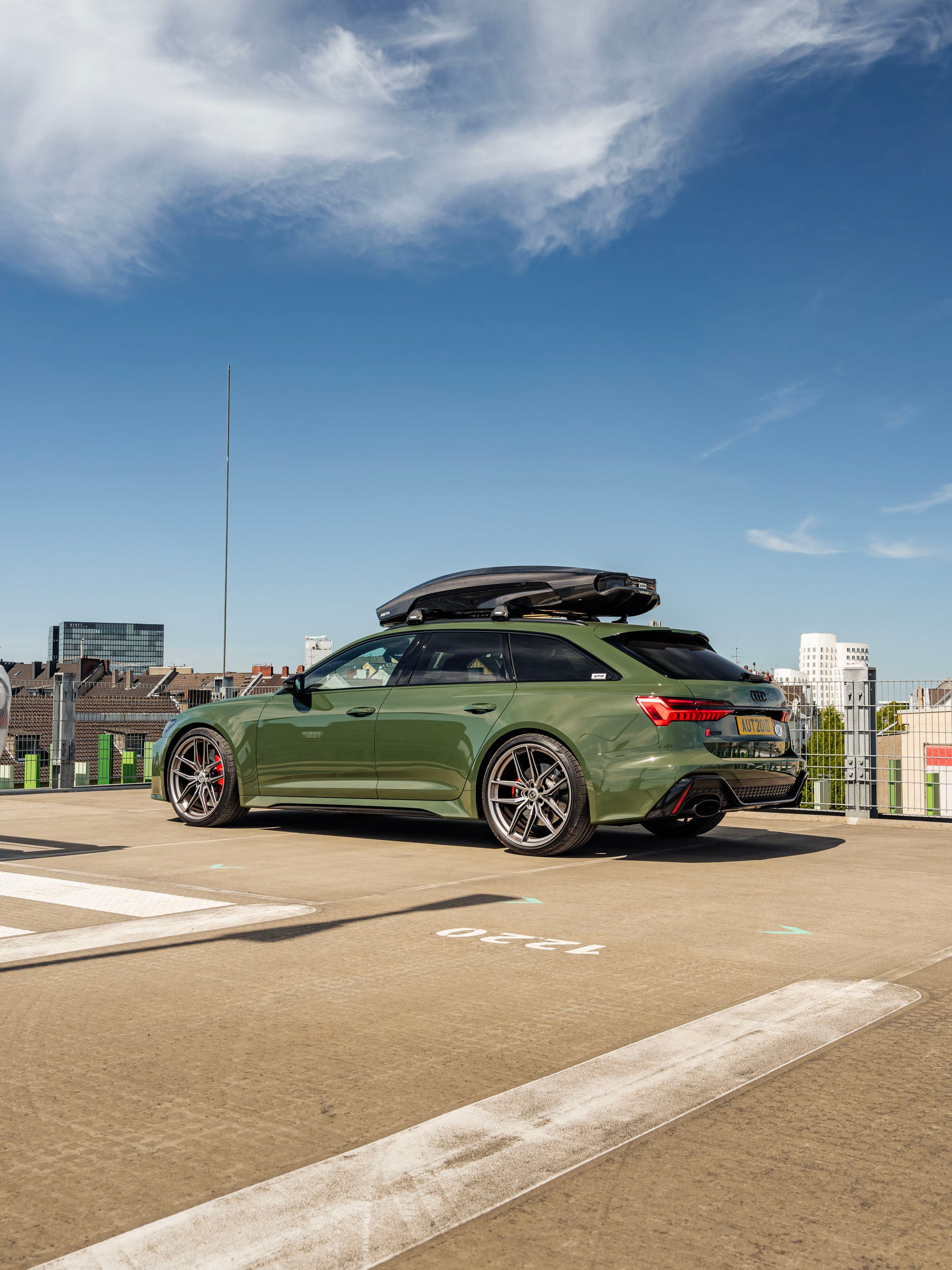 FALCON-1 Carbon Fibre Roof Box by ARKYN