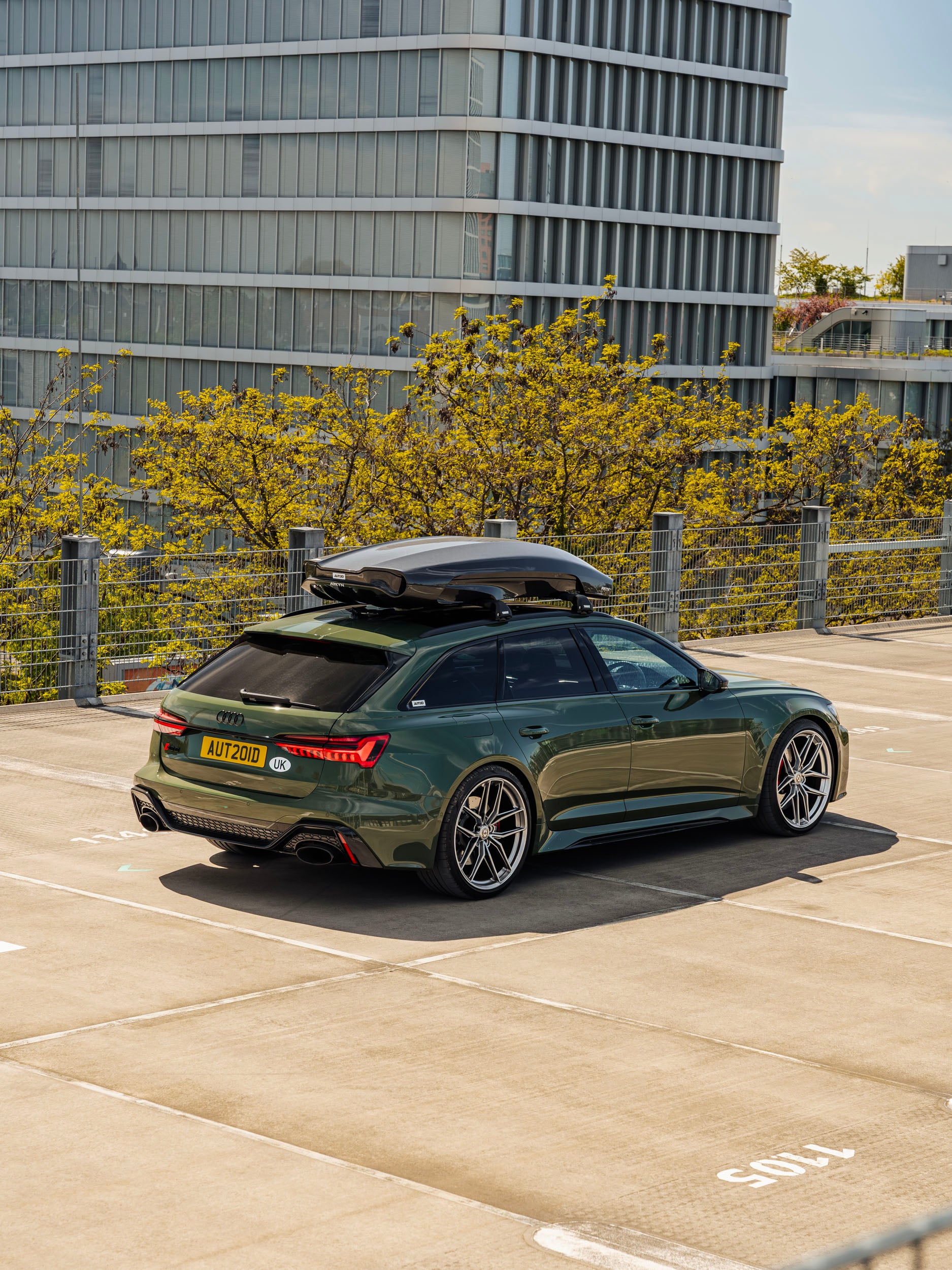 FALCON-1 Carbon Fibre Roof Box by ARKYN