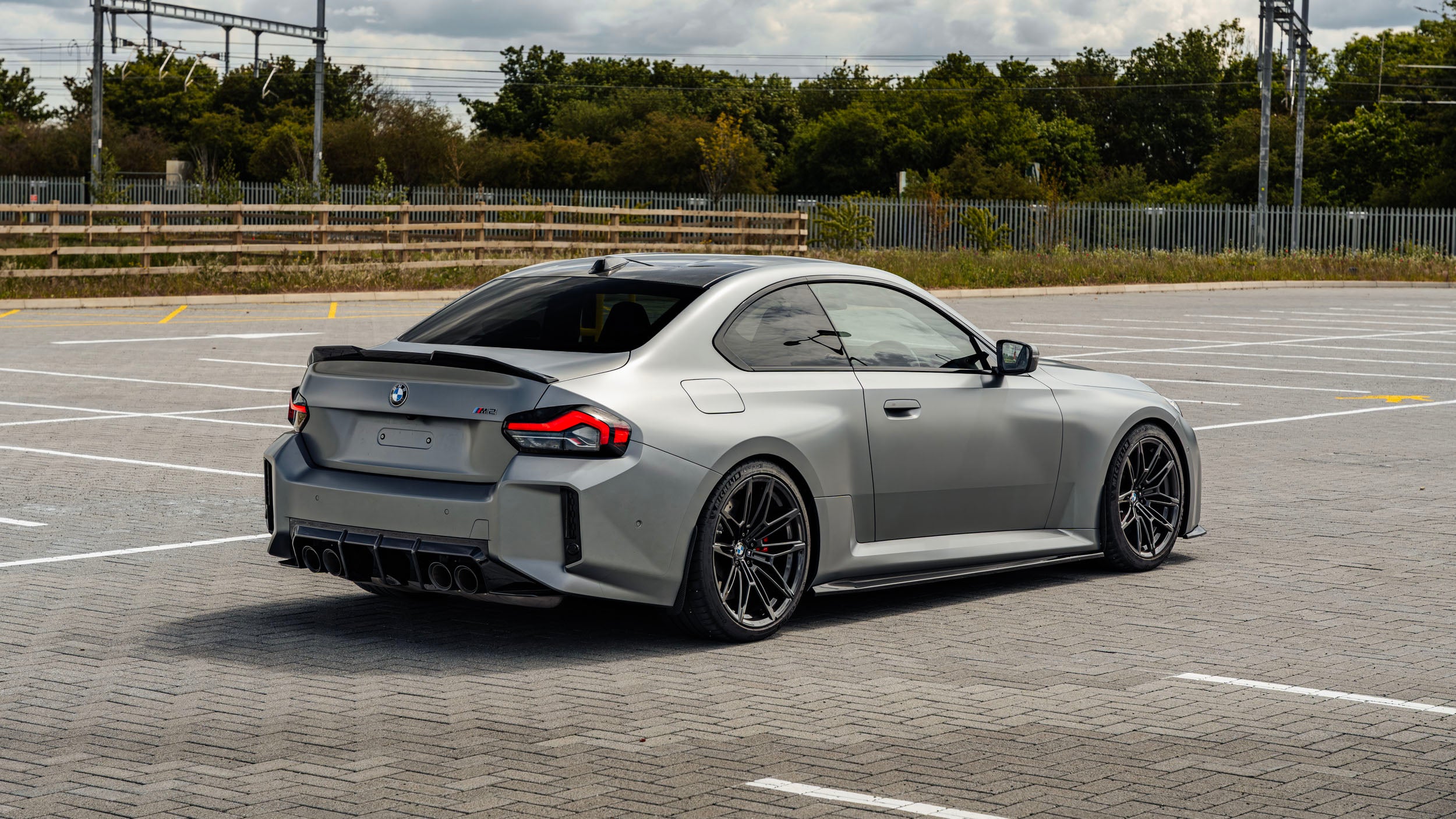 BMW M2 G87 EVO-S glanzend zwarte zijschorten door ZAERO (2023+)