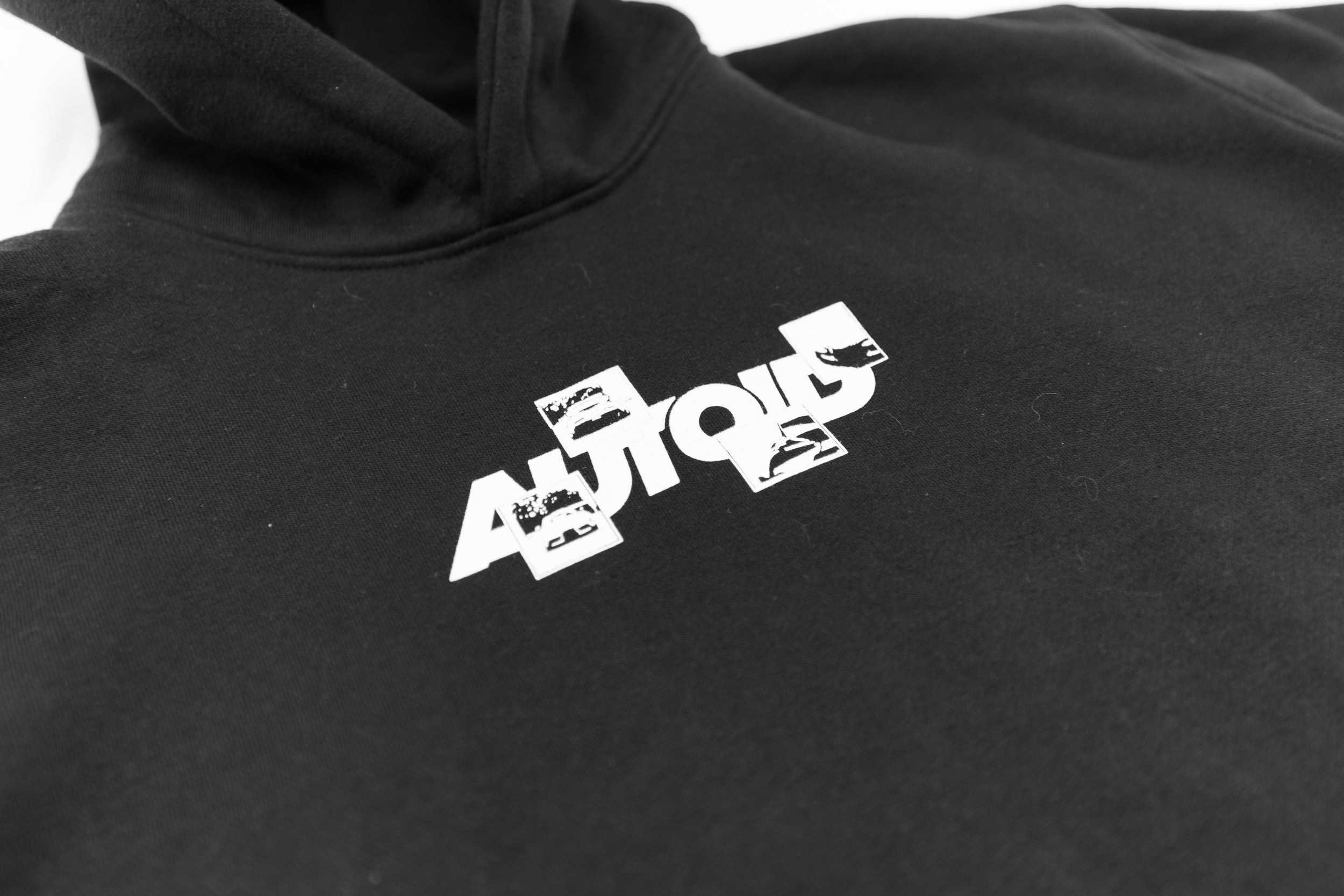 Sudadera con capucha AUTOID: La forma prima sobre la función