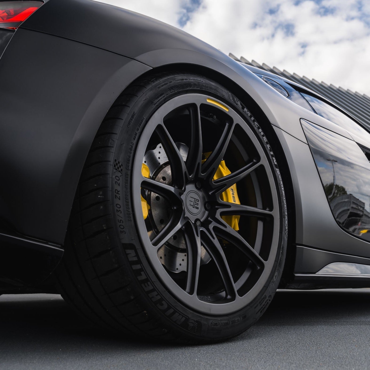 2Forge ZF8-R Fully Forged Wheel - AUTOID® - Forged Wheels - 2Forge