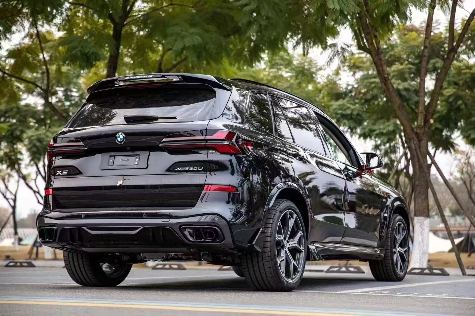 BMW X5 G05 LCI M Sport Gloss Black Full Body Kit by FORM (2023+)