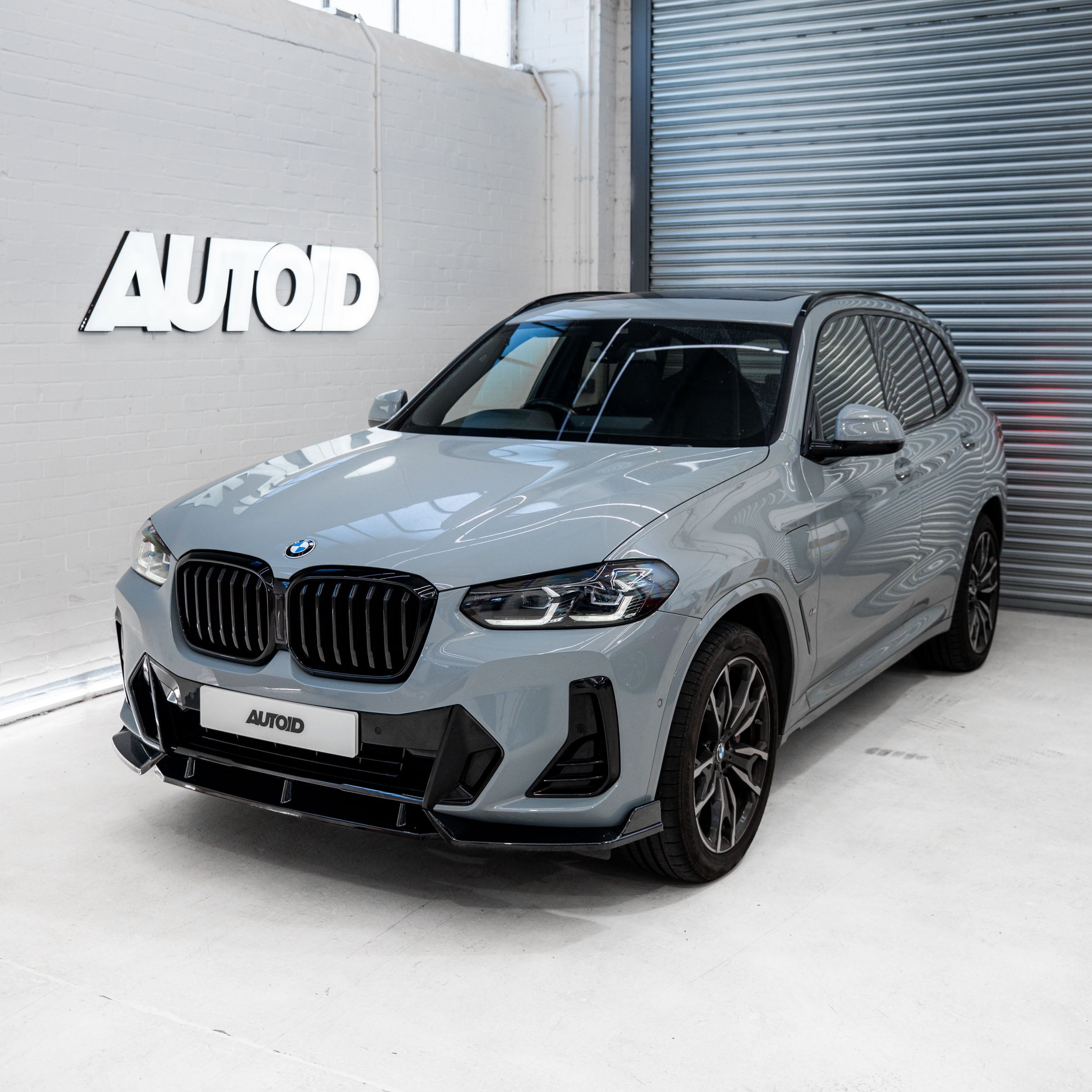 BMW iX3, X3 LCI G01 & X4 LCI G02 Divisor Frontal Competition Preto Brilhante da FORM (2021-2024)