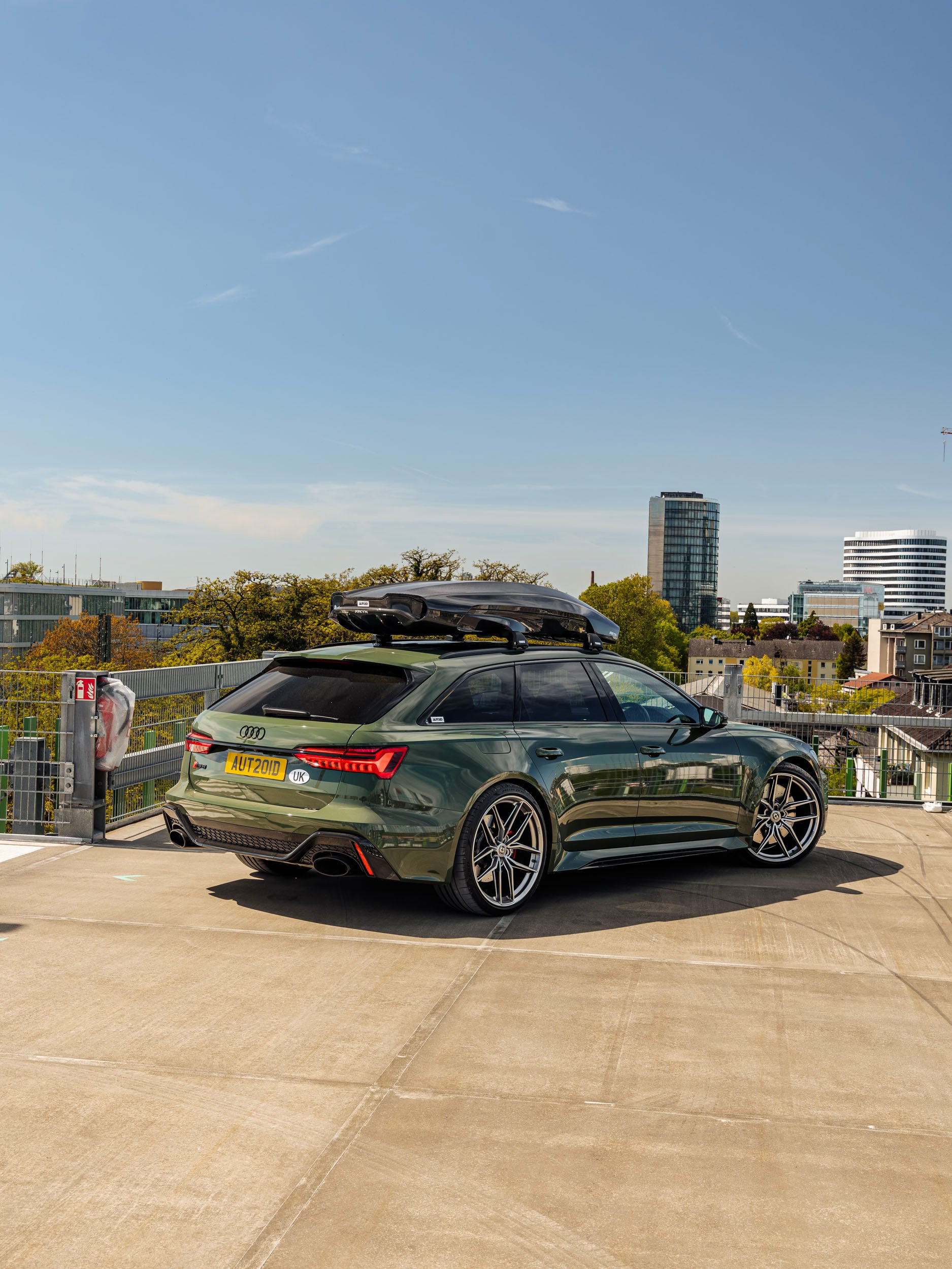 FALCON-1 Carbon Fibre Roof Box by ARKYN