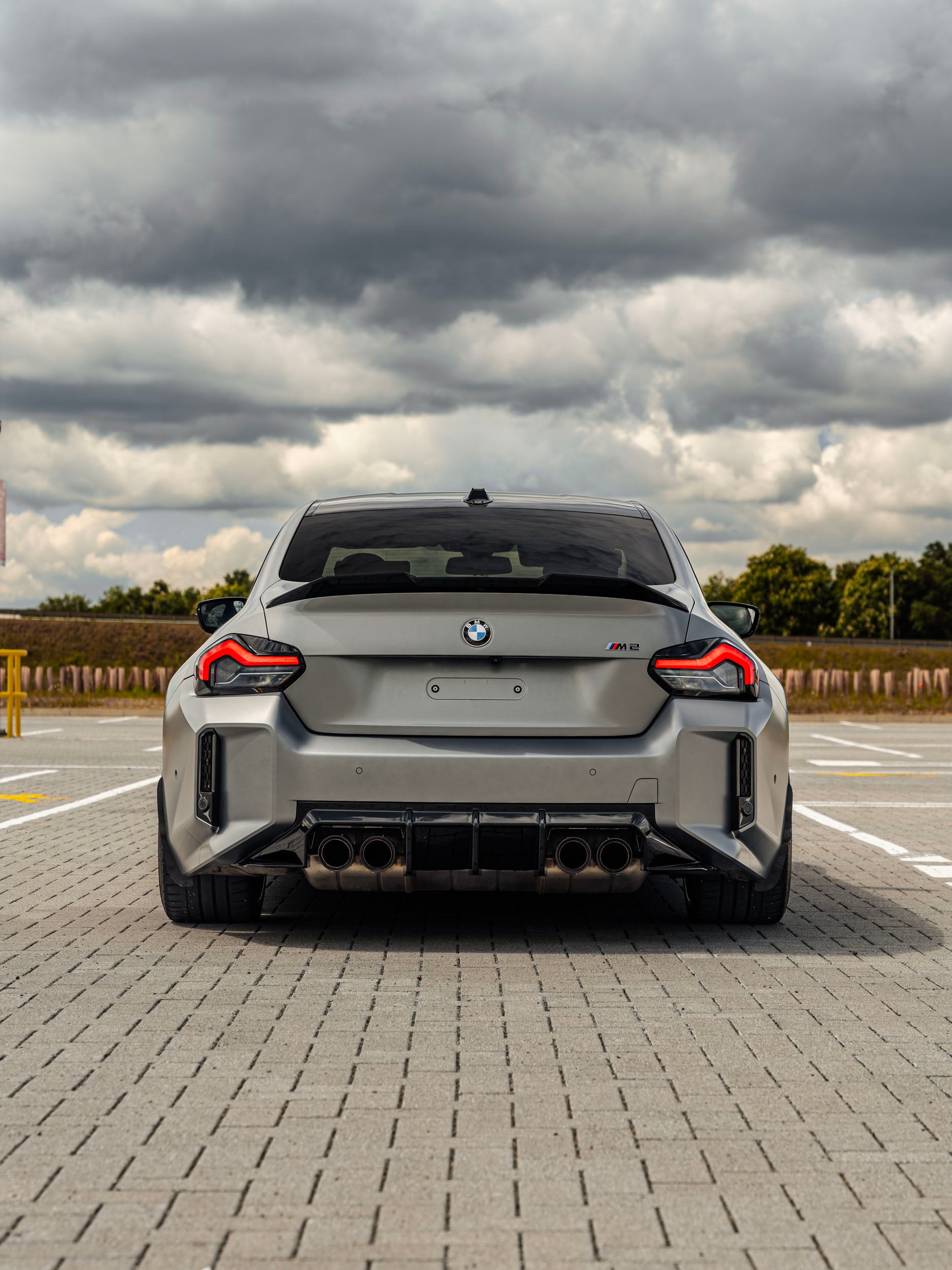 BMW M2 G87 glanzend zwarte achterreflectorafdekkingen door Acexxon (2023+)