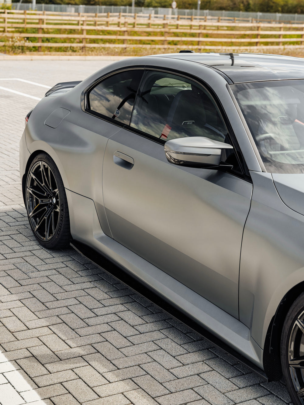 BMW M2 G87 EVO-S glanzend zwarte zijschorten door ZAERO (2023+)