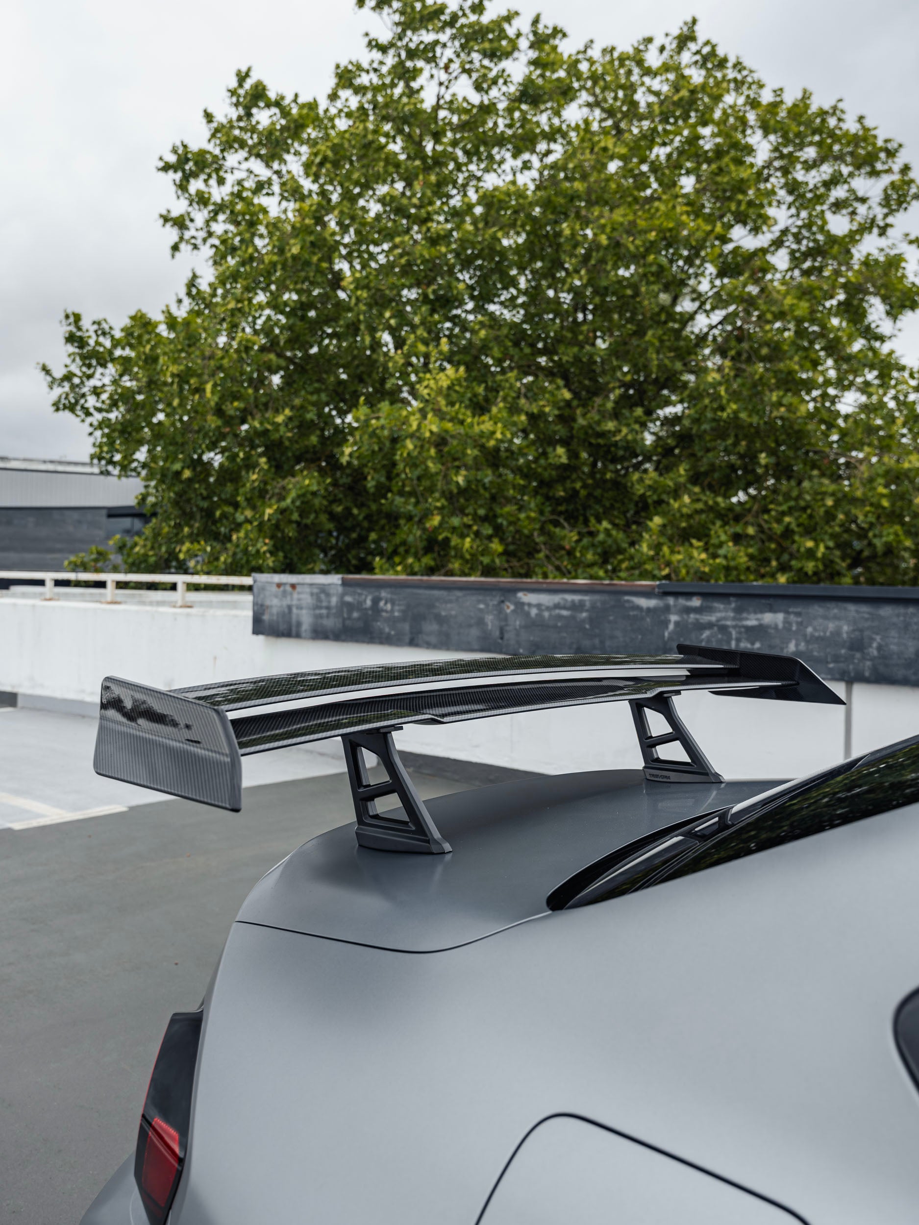 Alerón trasero de fibra de carbono Track para BMW M2 G87 TR87 por TREVORA (2022+)