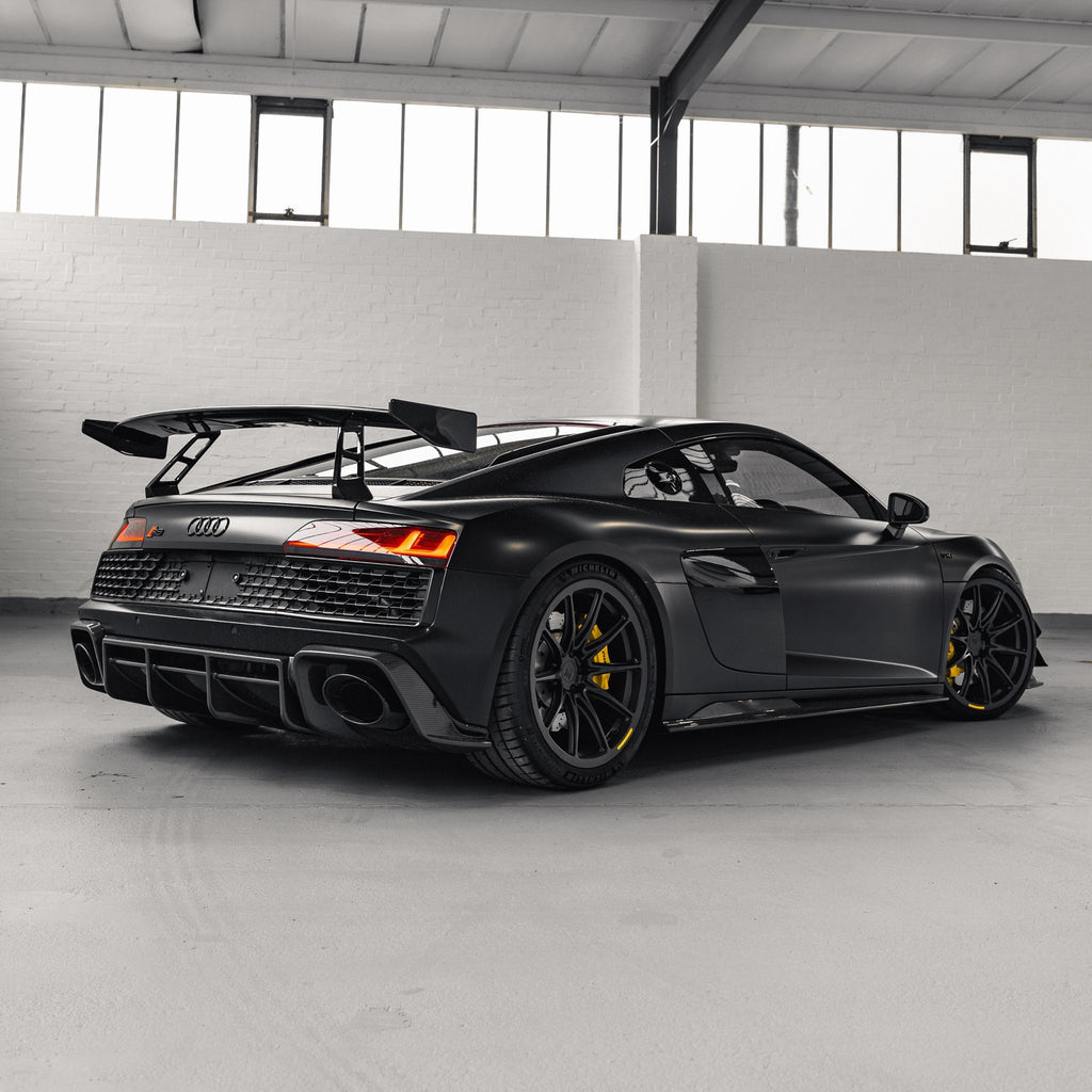 Audi R8 4S Facelift Pre-Preg Carbon Fibre Side Skirts by FORM - AUTOID® - Side Skirts & Winglets - FORM Industries