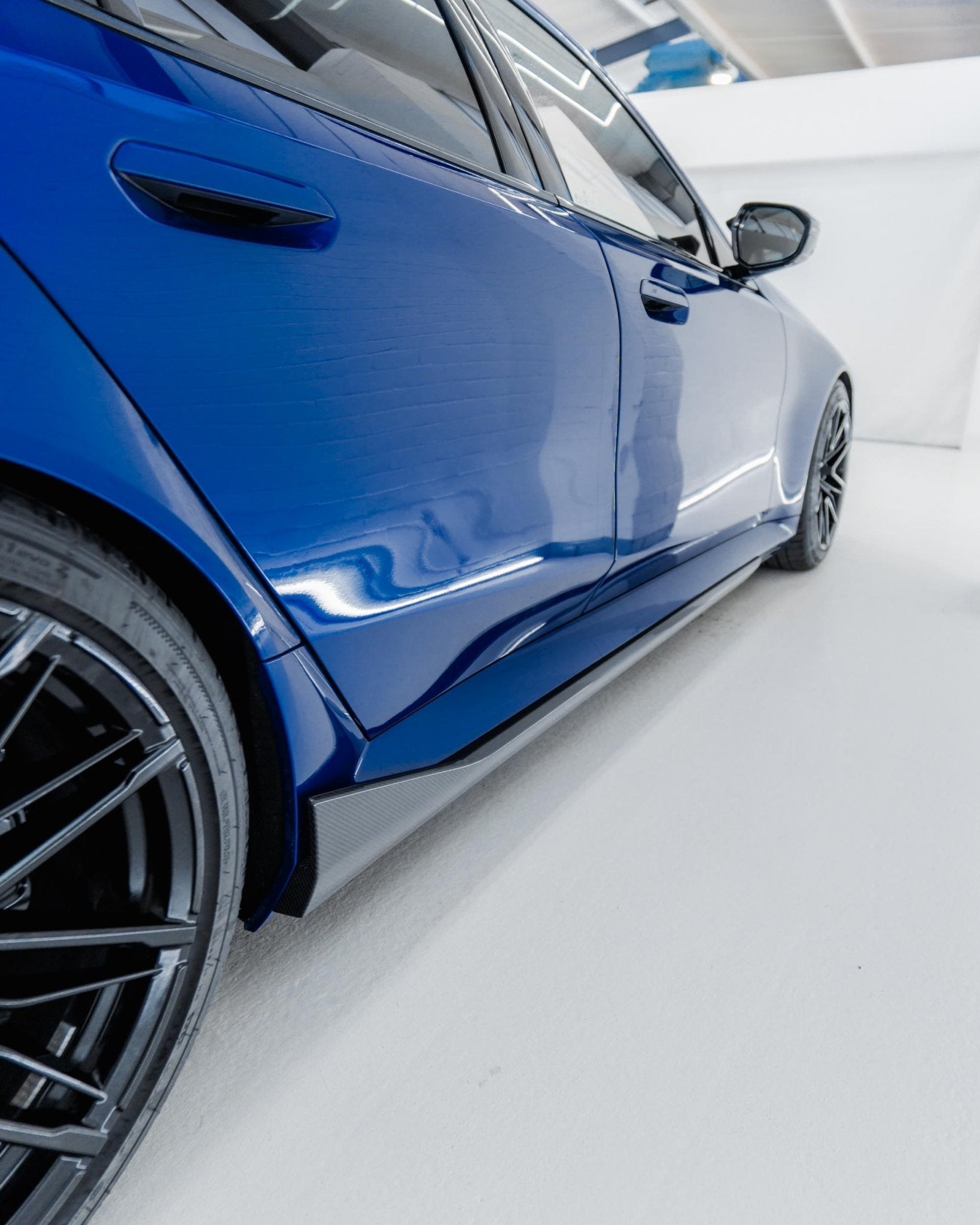 BMW M5 G90 G99 Pre-Preg Carbon Fibre Side Skirts by FORM (2024+) - AUTOID® - Side Skirts & Winglets - FORM Industries