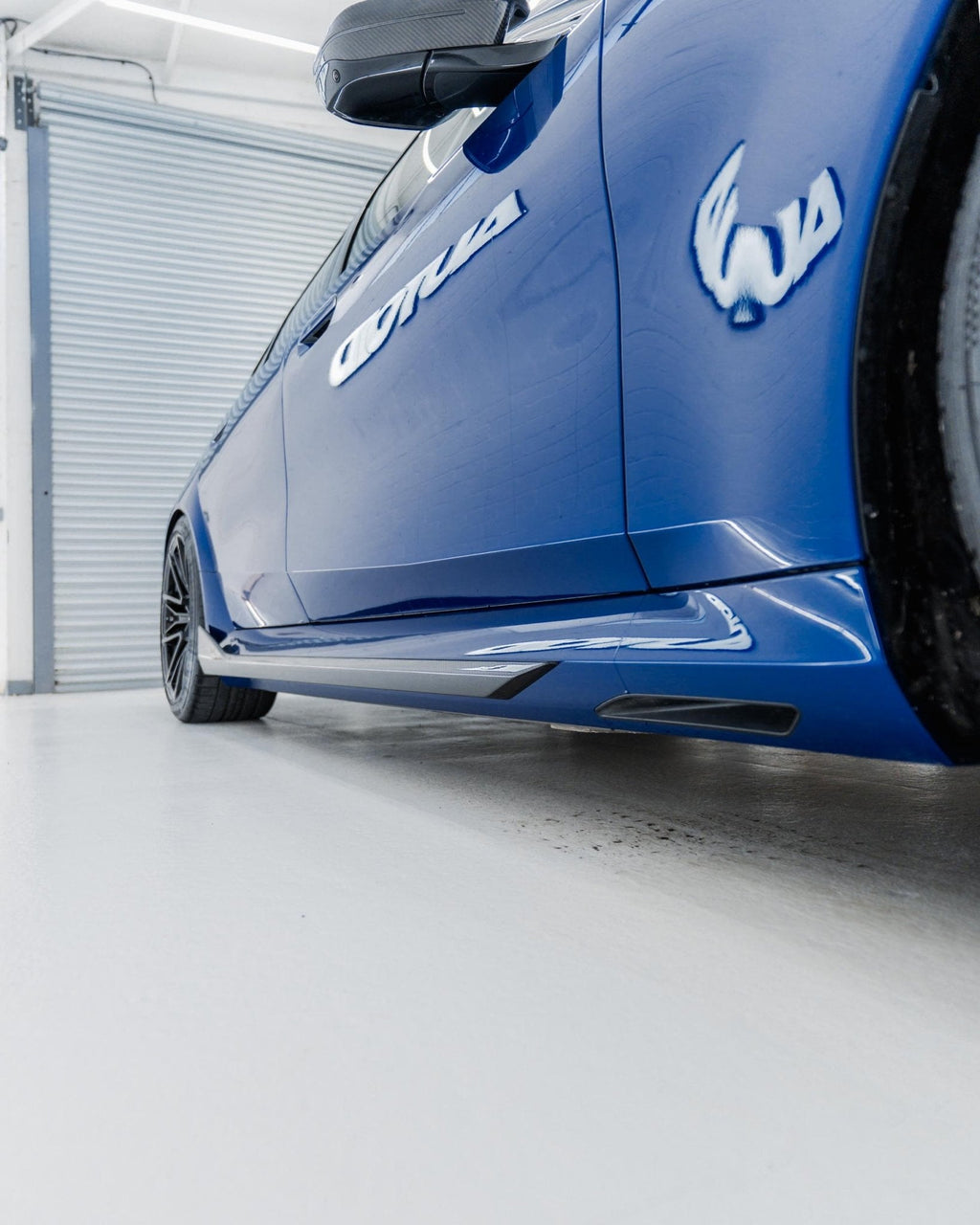 BMW M5 G90 G99 Pre-Preg Carbon Fibre Side Skirts by FORM (2024+) - AUTOID® - Side Skirts & Winglets - FORM Industries