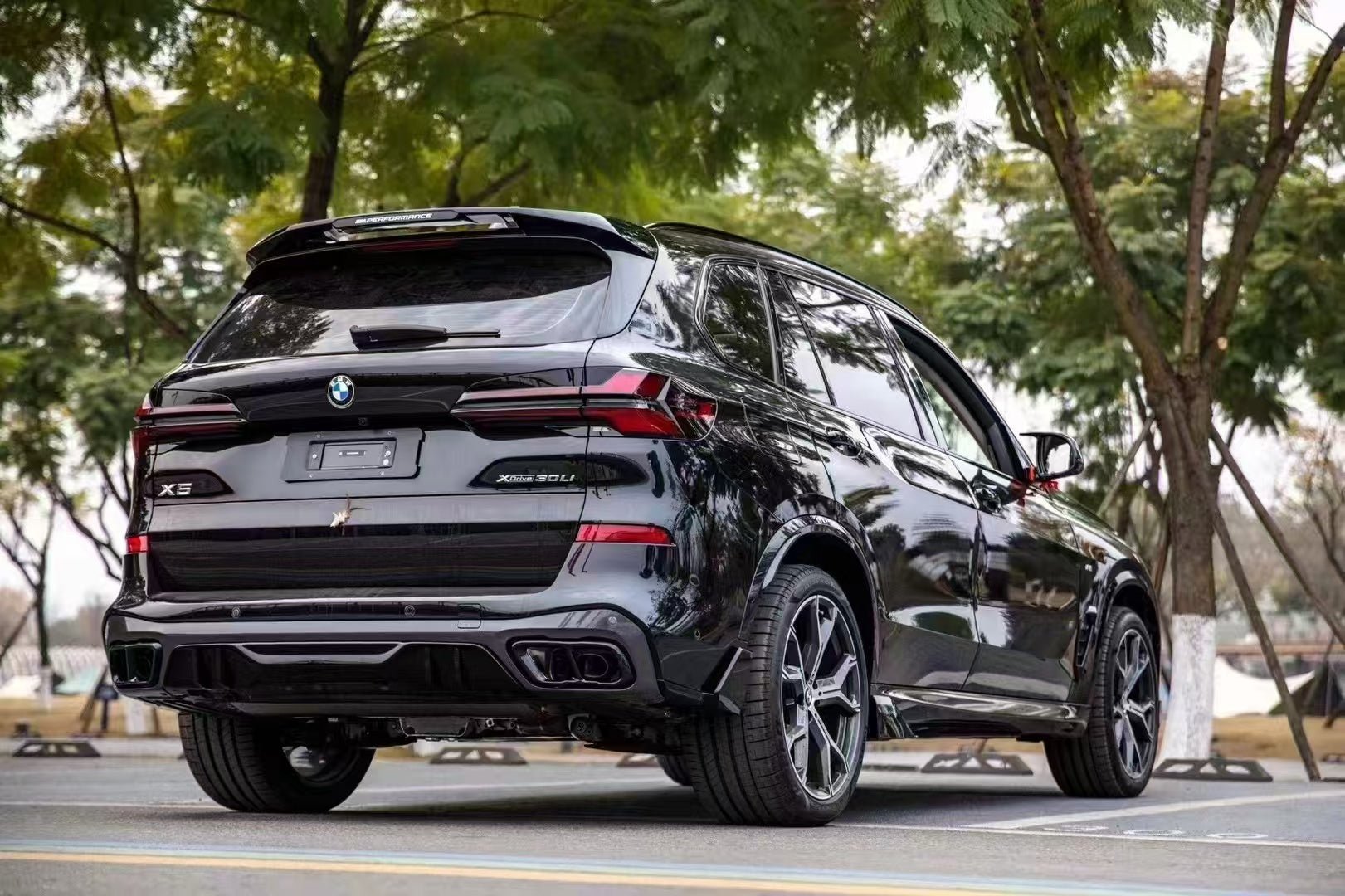 BMW X5 G05 LCI M Sport Gloss Black Full Body Kit by FORM (2023+) - AUTOID® - Styling Kit - FORM Industries