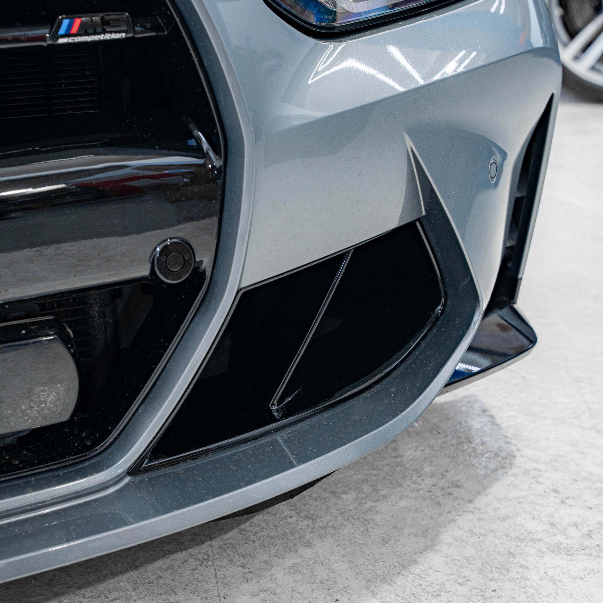 BMW G80 G81 M3 & G82 G83 M4 Glanzend Zwarte Prestatiestijl Voorste Luchtkanalen door FORM (2021+)