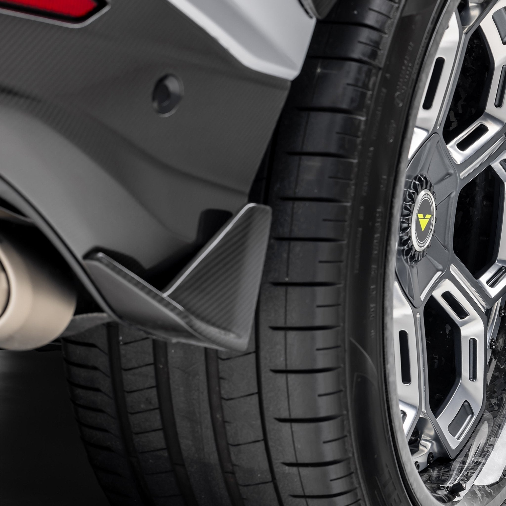 Lamborghini Urus Performante Edizione Aero Side Fins by Vorsteiner - AUTOID® - Bumper Inserts & Trim - Vorsteiner