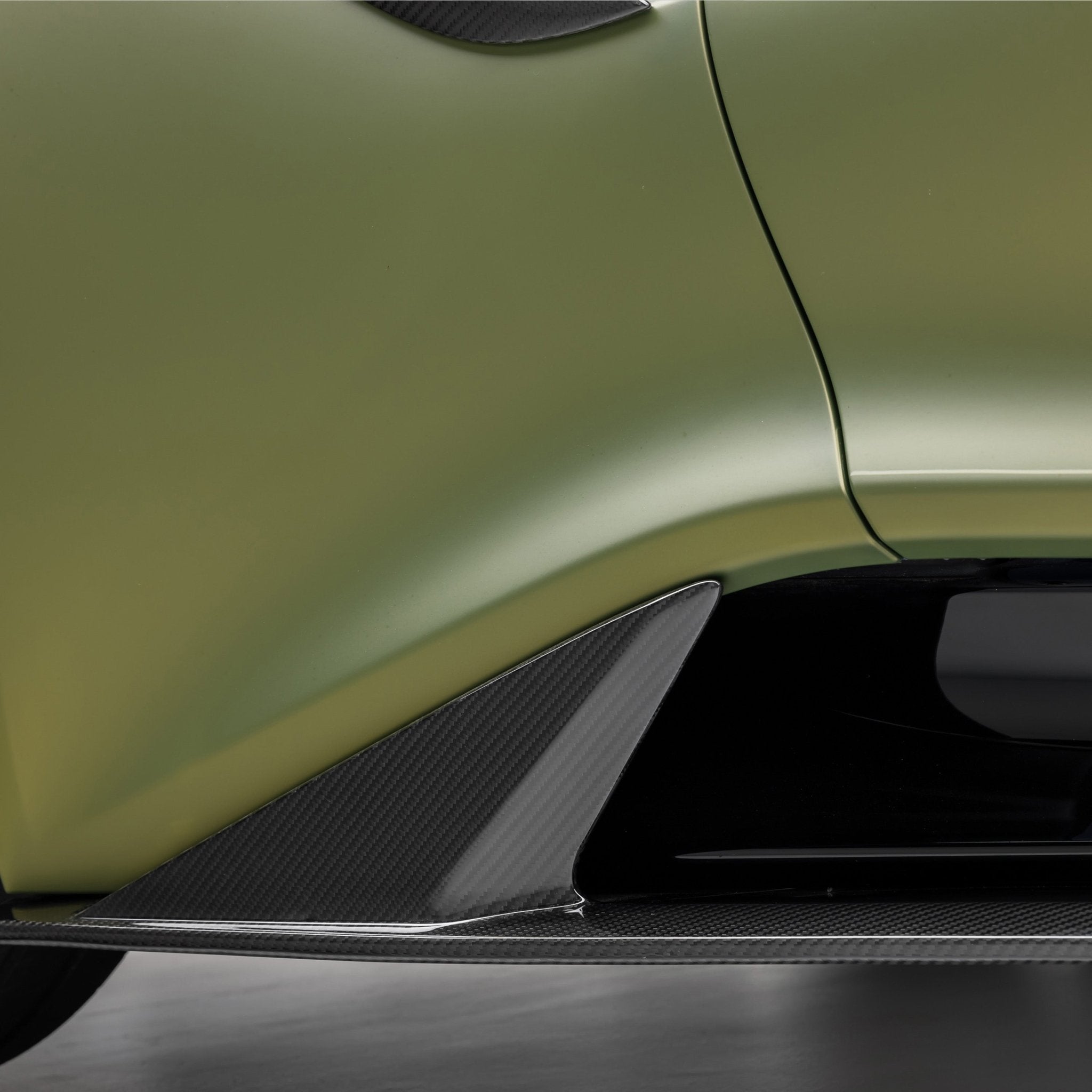 Loyus Emira LR-52 Side Skirts by Vorsteiner - AUTOID® - Side Skirts & Winglets - Vorsteiner