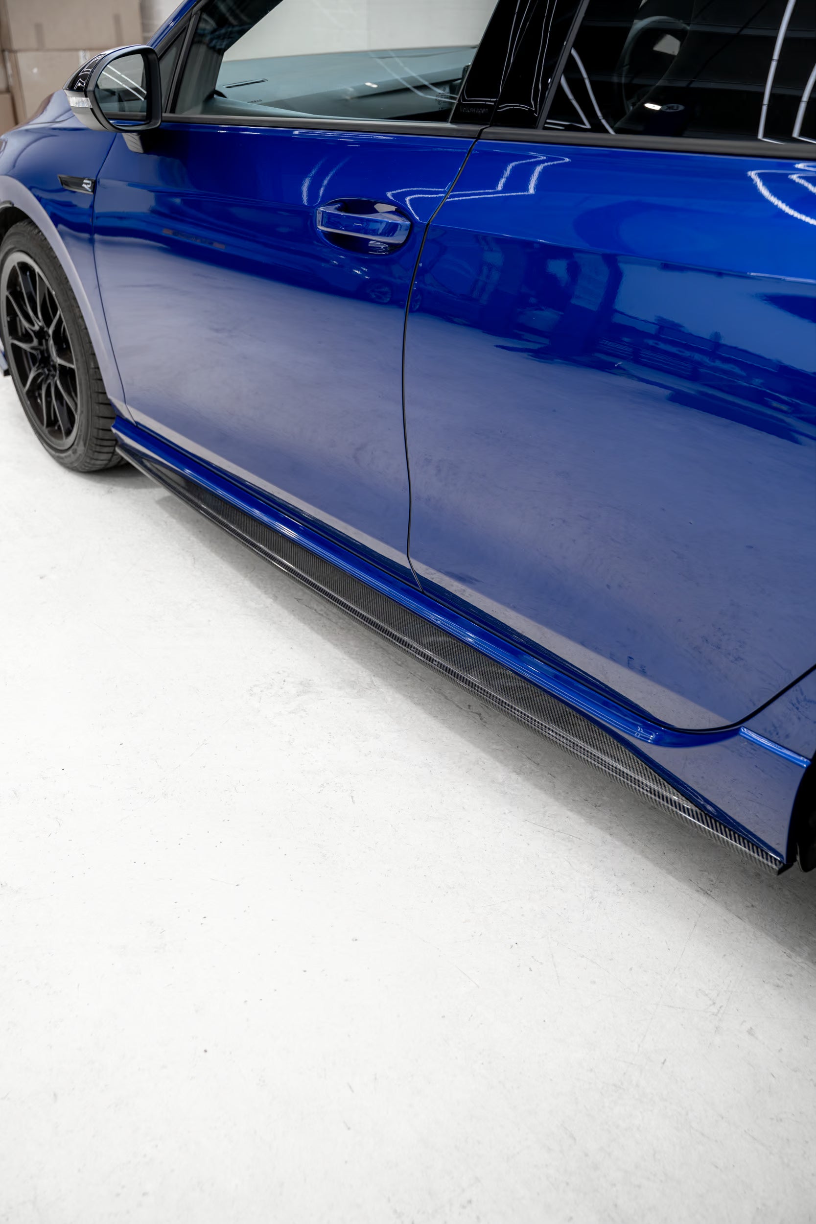 Frisos Laterais em Fibra de Carbono Volkswagen Golf R Mk8 ID-01 por FORM (2020+)